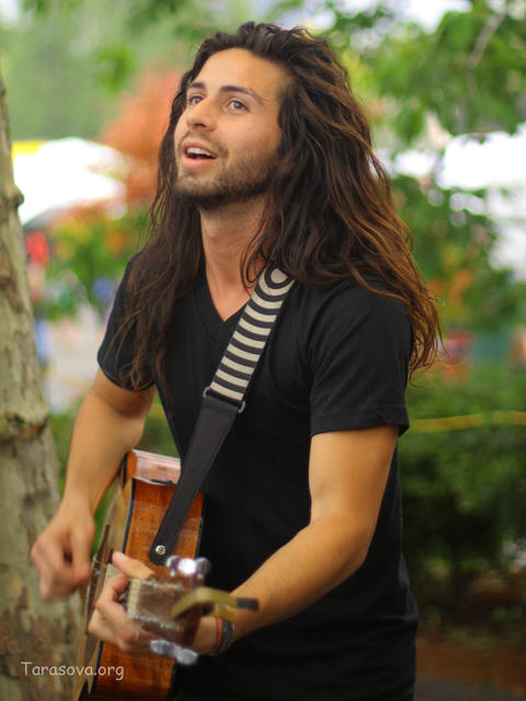 Певец и гитарист Певец и гитарист