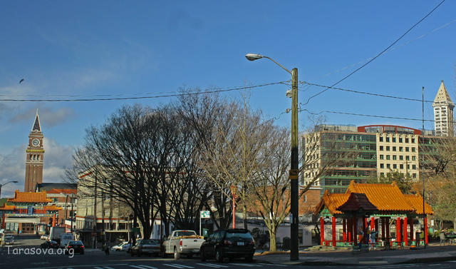 Ворота - вход в китайский квартал и гранд-павильон Ворота - вход в китайский квартал и гранд-павильон