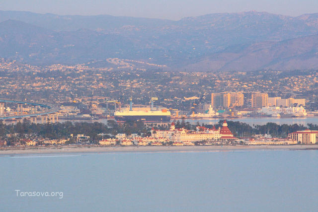 Вид на Коронадо с полуострова Поинт Лома Вид на Коронадо с полуострова Поинт Лома