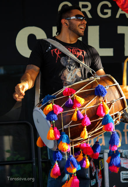 Дхол - ударный инструмент Дхол - ударный инструмент