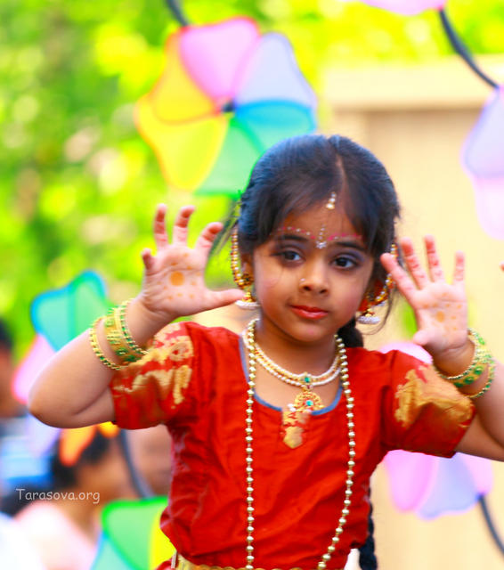 Танец-театр в исполнении детей Танец-театр в исполнении детей